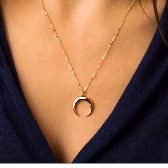 Jewelry - ⚜️[𝟯/$𝟭𝟴]⚜️Gold Horn Simple Dainty Choker NEW